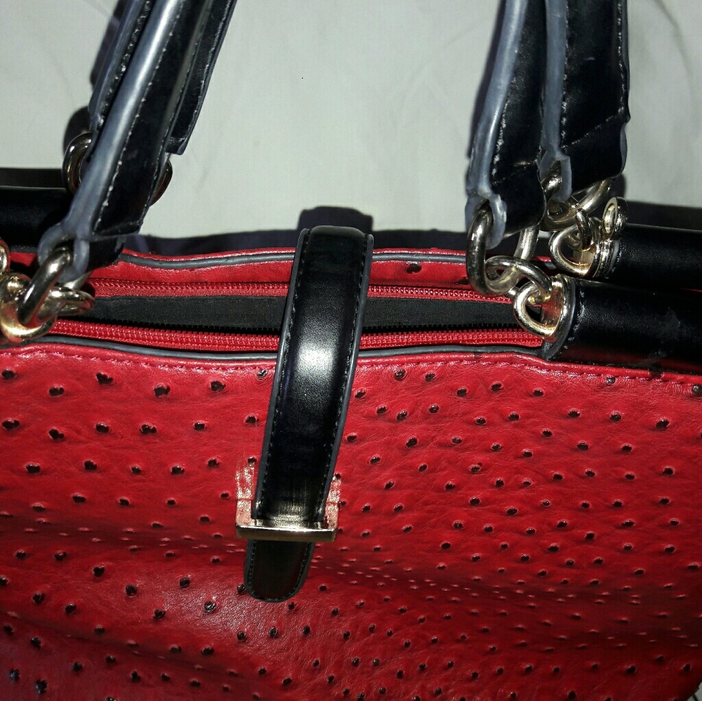 Beautiful Handbag - Picture 3 of 8